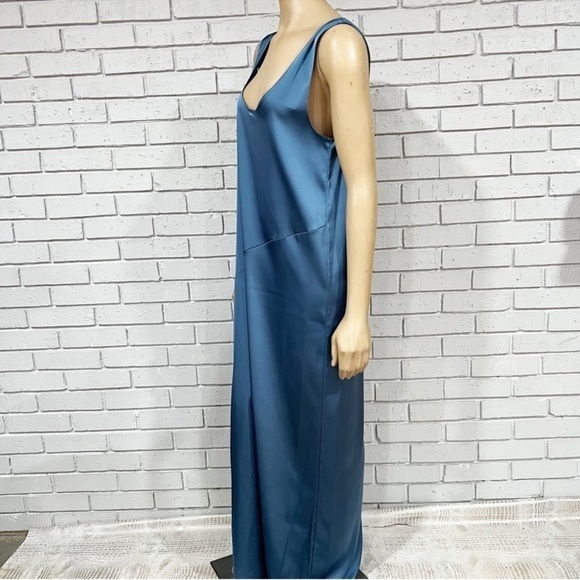 Zara Women’s Satin Effect‎ Faded Blue Dress - Picture 5 of 8